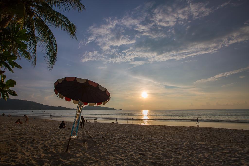 Magnific Patong Hotel Exterior photo