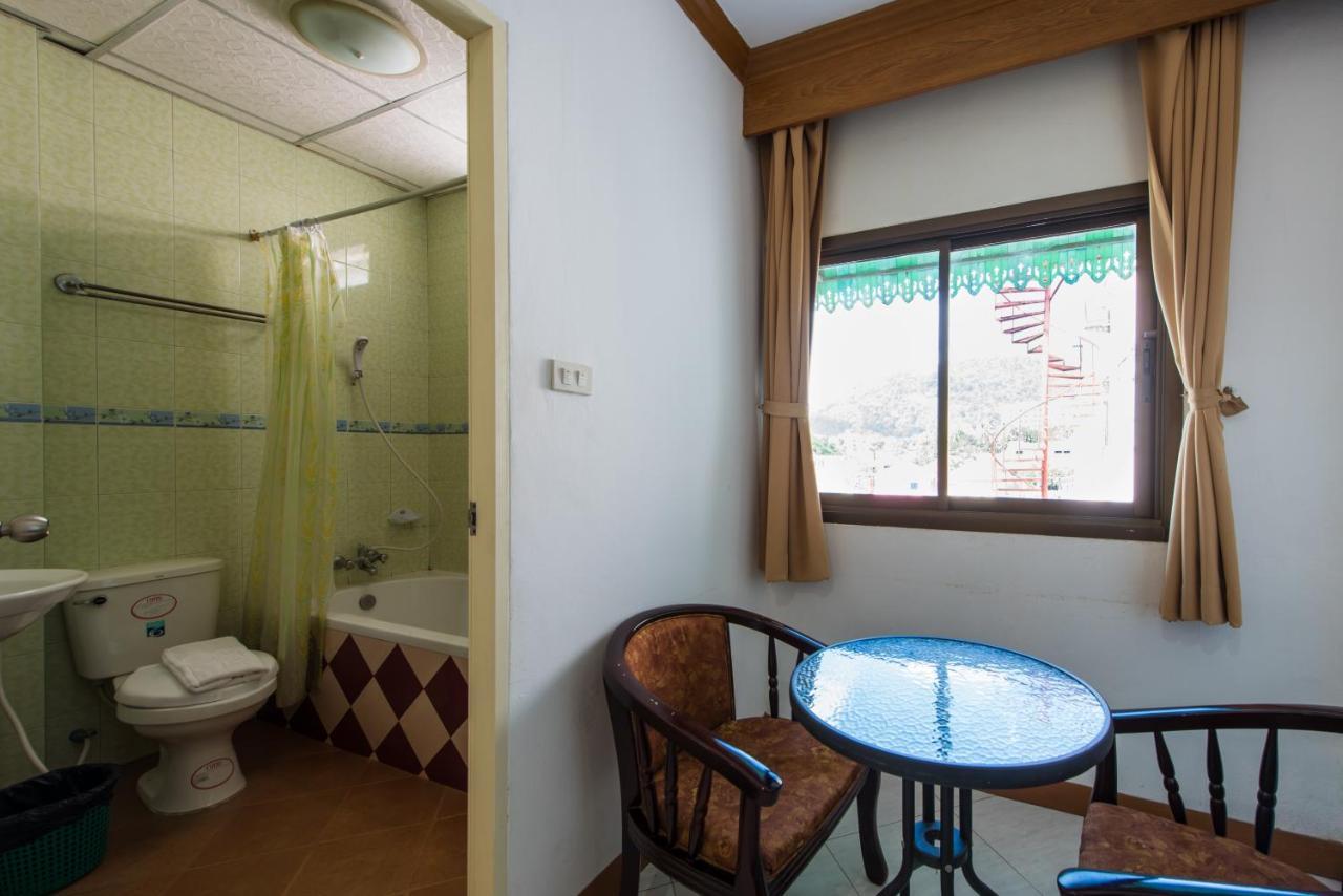 Magnific Patong Hotel Room photo